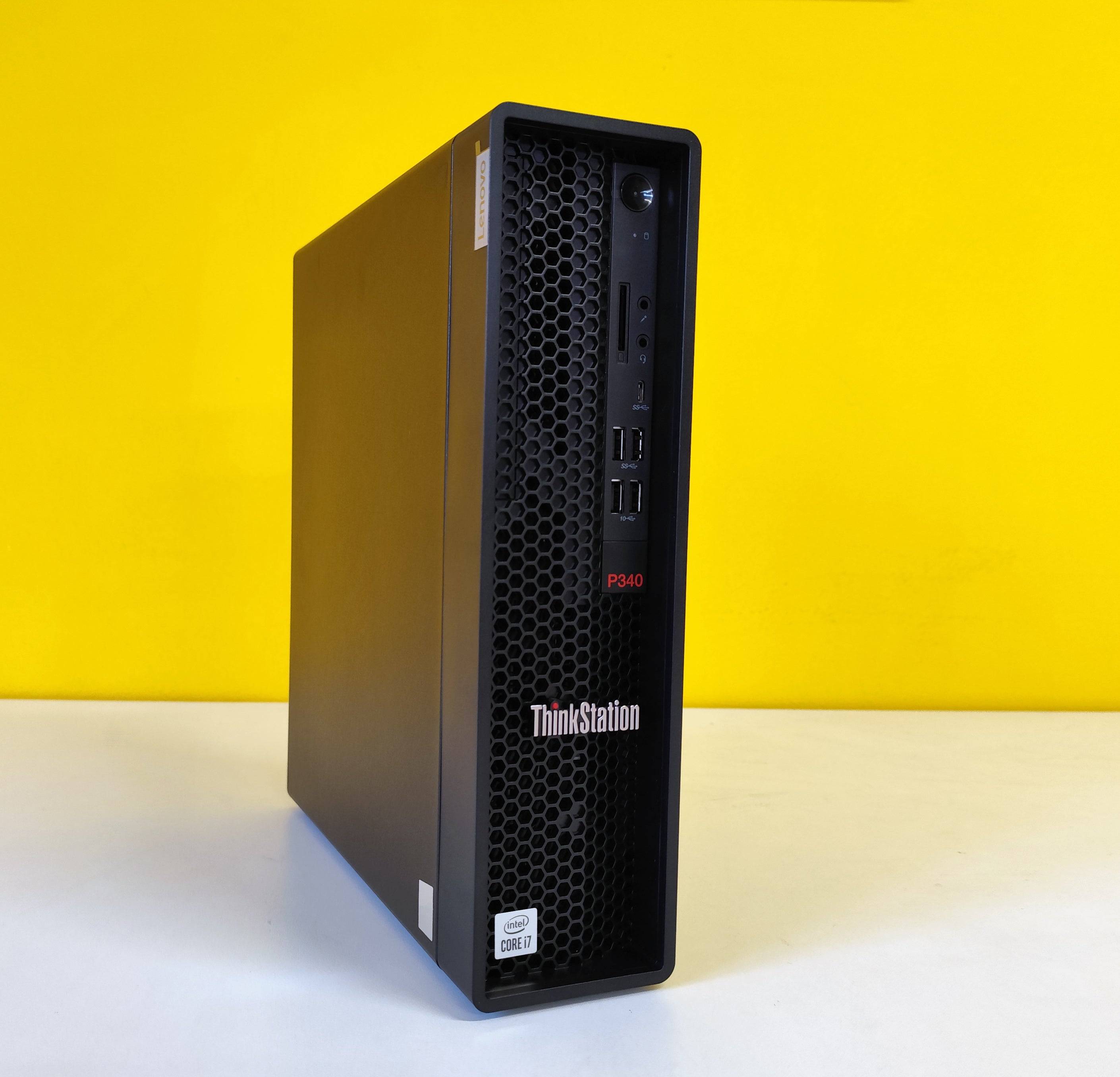 Vista frontale del Lenovo ThinkStation P340 con dettagli del pannello frontale e porte di connessione. Vista frontale del Lenovo ThinkStation P340 con dettagli del pannello frontale e porte di connessione.